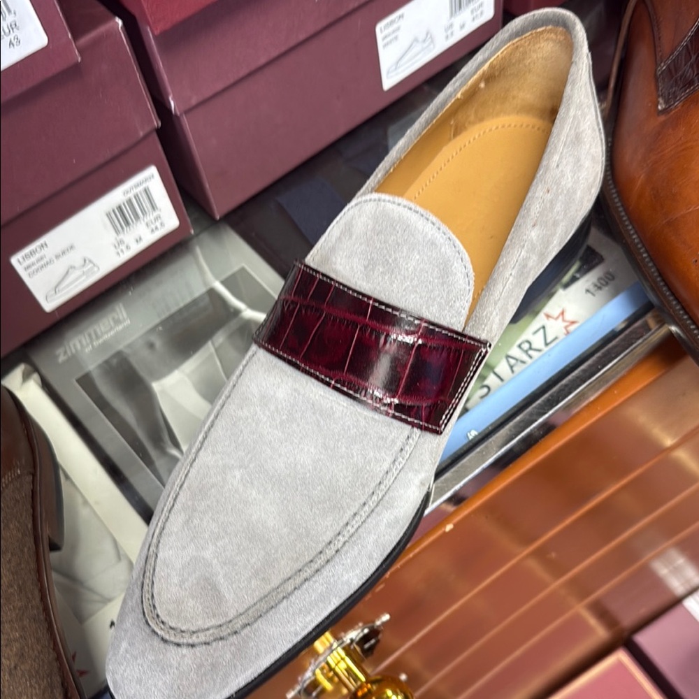 Elegant Gray Loafers with Burgundy Accent